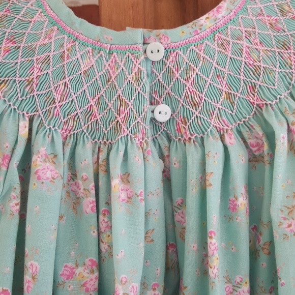 Worn once ADORABLE seersucker flutter sleeve suit - Picture 3 of 3